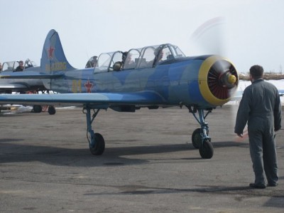 Як-52 зарулил (Гончаров-Ельфимов)