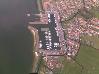 Мористее Volendam островная деревенька Marken (качественная &quot;туристская&quot; деревня + из кондитерской самому не выйти )