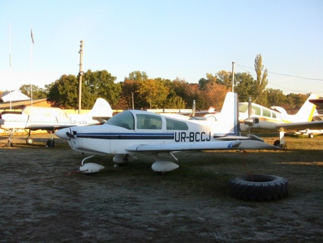 Вне ангара.