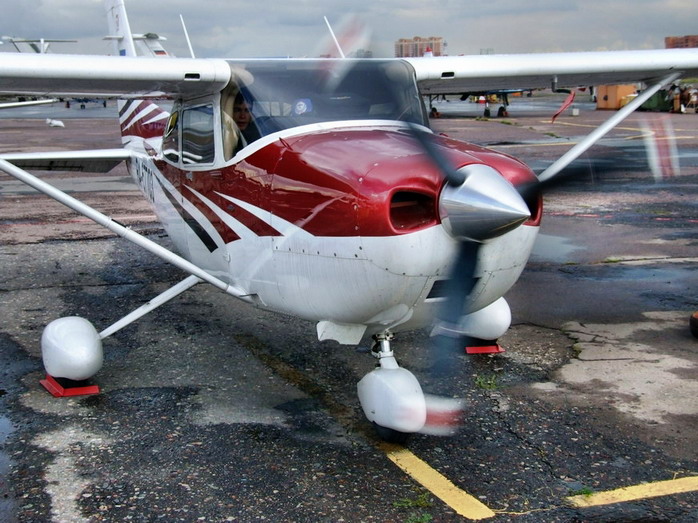 Cessna-182T_RA-67703_.jpg