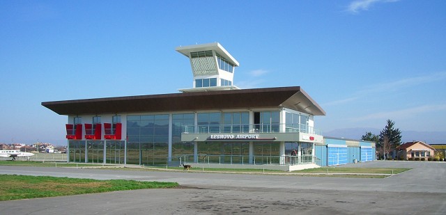 Здание аэропорта.