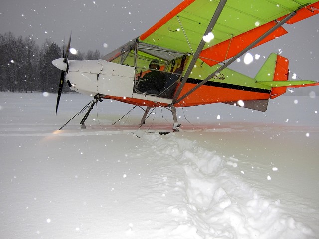 Самолет в снегопад.JPG