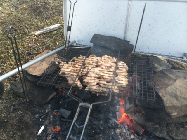 2014-08-01 17.19.23.jpg (132.43 КБ) 8943 просмотра ...и мясо - что еще нужно настоящему полярному летчику?..