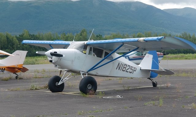Piper PA-20 Pacer со всеми положенными бушплану прибамбасами.