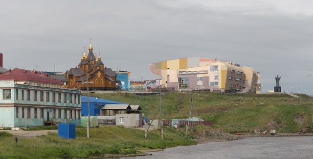 Краеведческий музей. Говорят похож на белого медведя, хотя я сходства не заметил.