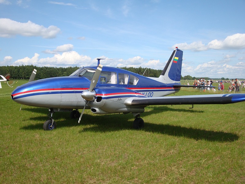 YAK52_2009_20.JPG