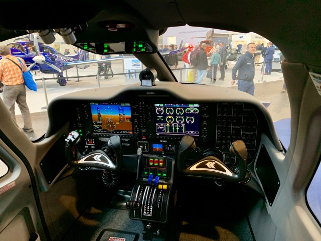 08. P2006_cockpit.jpg