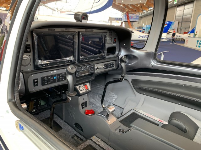 15. Astore_cockpit.JPG