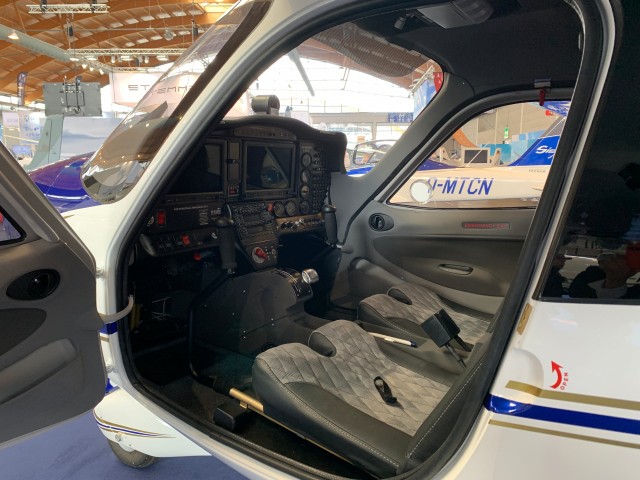 18. P2008_cockpit.JPG