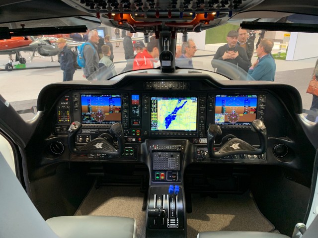 5. P2012_cockpit2.JPG