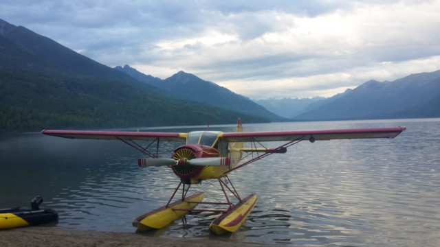 Самолет PZL-101 на поплавках